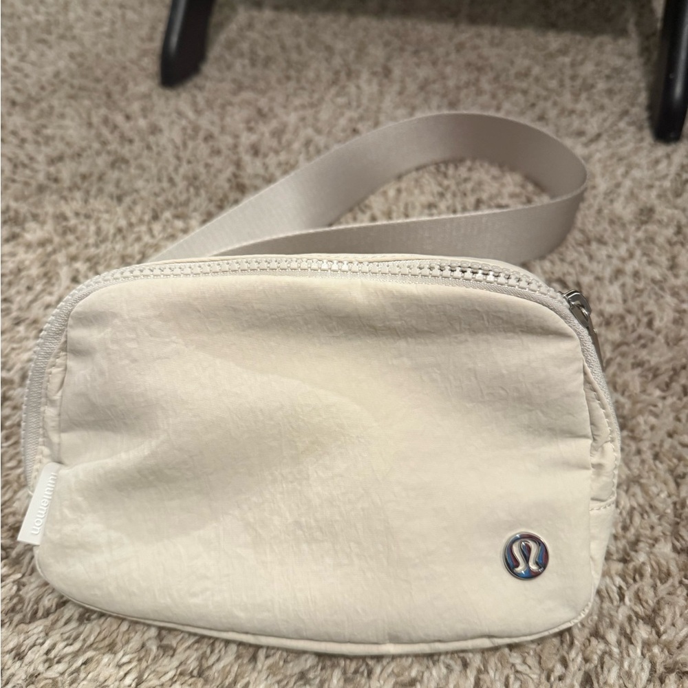 Lululemon Everywhere Belt Bag Bone NEW